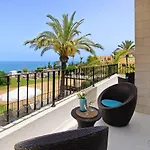 Villa Oceania - Beachfront *