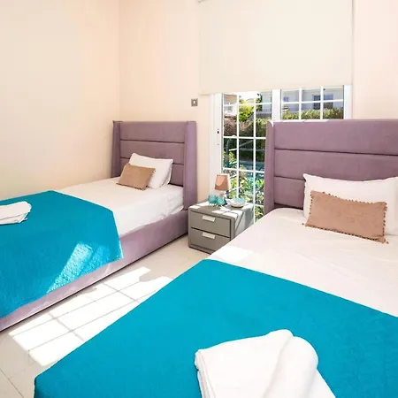 Villa Oceania - Beachfront *