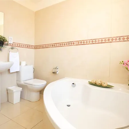 Oceania - Beachfront Villa *