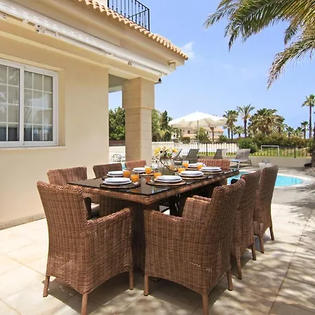 Villa Oceania - Beachfront Paralimni