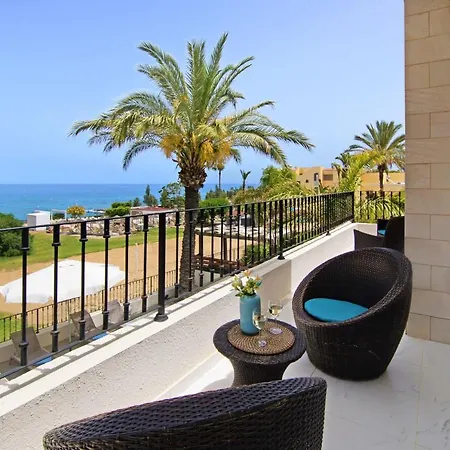 Villa Oceania - Beachfront *