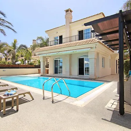 Oceania - Beachfront Villa *