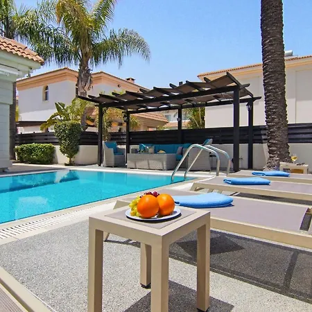 Oceania - Beachfront Villa *