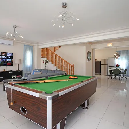 Villa Oceania - Beachfront Paralimni