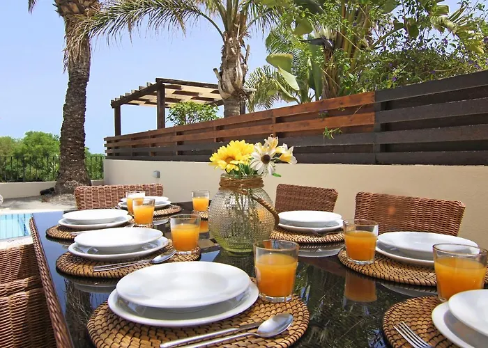 Oceania - Beachfront 빌라 파라림니