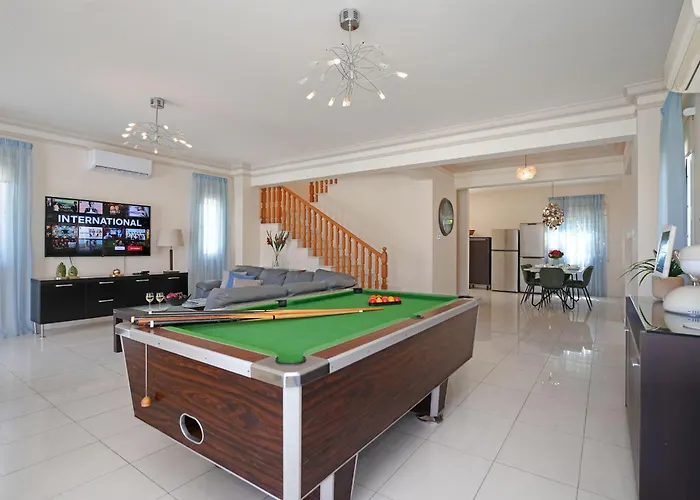 וילה Oceania - Beachfront פאראלימני