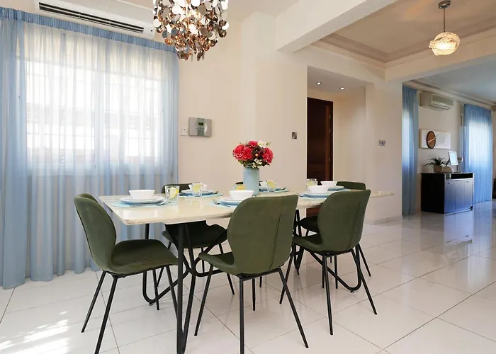 Oceania - Beachfront פאראלימני